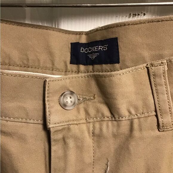 NWT Dockers washed pleated relaxed fit Khaki shorts sz.32 - Picture 5 of 6